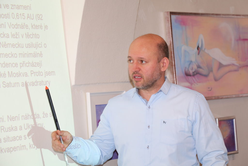 Astrolog Jiří Kubík přednáší ve Štěstíčku